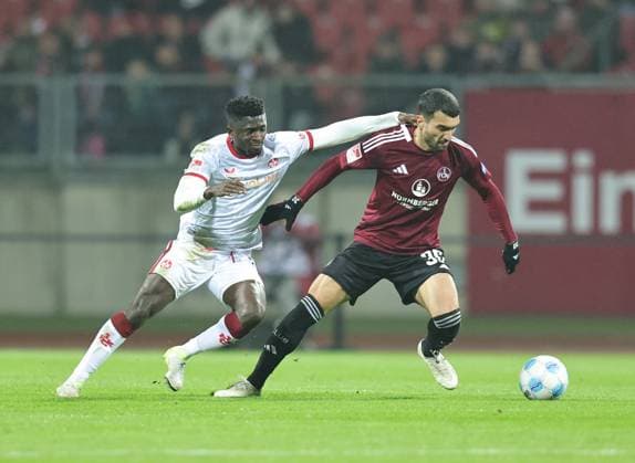 08 11 2024 Soccer Season 2024 2025 2 Soccer Bundesliga 12 Matchday 1 FC Nürnberg FCN Club 1 FC Kaiserslautern FCK Red Red Devils Sportfoto Zink DaMa xdaxmax DFL regulations prohibit any use of photographs as image sequences and or quasi video only for editorial use Afeez Aremu 23, 1 FC Kaiserslautern FCK with foul foul Mahir Emreli 30, 1 FC Nürnberg FCN