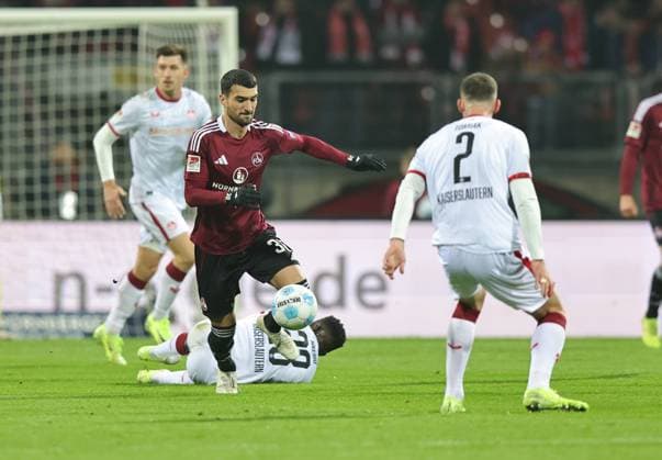 08 11 2024 Soccer Season 2024 2025 2 Soccer Bundesliga 12 Matchday 1 FC Nürnberg FCN Club 1 FC Kaiserslautern FCK Red Red Devils Sportfoto Zink DaMa xdaxmax DFL regulations prohibit any use of photographs as image sequences and or quasi video only for editorial use Afeez Aremu 23, 1 FC Kaiserslautern FCK Mahir Emreli 30, 1 FC Nürnberg FCN Boris Tomiak 2, 1 FC Kaiserslautern FCK