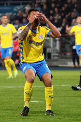 08 11 2024, xgox, Soccer 2 Bundesliga, Eintracht Braunschweig Hamburger SV emspor, v l Robin Krauße Eintracht Braunschweig Disappointed, sad, frustrated DFL DFB REGULATIONS PROHIBIT ANY USE OF PHOTOGRAPHS as IMAGE SEQUENCES and or QUASI VIDEO Braunschweig