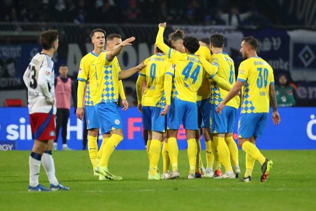 Braunschweig vs HSV, 2 BL Braunschweig, 08 11 2024, FOOTBALL Eintracht Braunschweig vs Hamburger SV, 2 BL, Season 2024 25 Rayan Philippe Eintracht Braunschweig , cheers with teammates after his goal for 1 0 Braunschweig