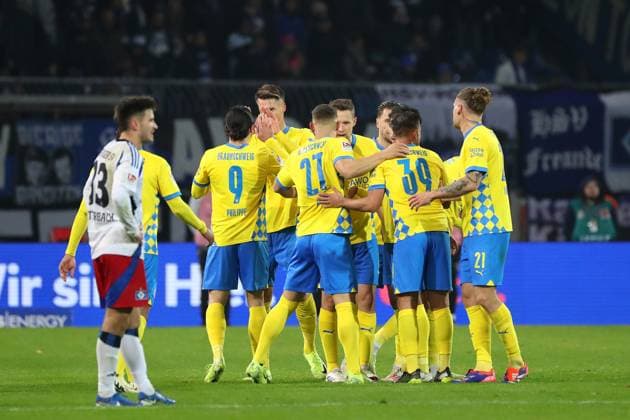 Braunschweig vs HSV, 2 BL Braunschweig, 08 11 2024, FOOTBALL Eintracht Braunschweig vs Hamburger SV, 2 BL, Season 2024 25 Rayan Philippe Eintracht Braunschweig , cheers with teammates after his goal for 1 0 Braunschweig