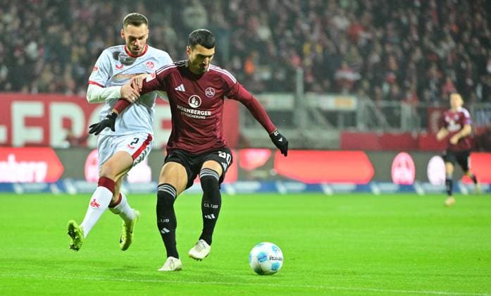 08 11 2024 Soccer season 2024 2025 2 Soccer Bundesliga 12 Matchday 1 FC Nürnberg FCN Club 1 FC Kaiserslautern FCK Rote Roten Teufel Sportfoto Zink MeZi xmexzix DFL regulations prohibit any use of photographs as image sequences and or quasi video only for editorial use Boris Tomiak 2, 1 FC Kaiserslautern FCK Mahir Emreli 30, 1 FC Nürnberg FCN, rechts