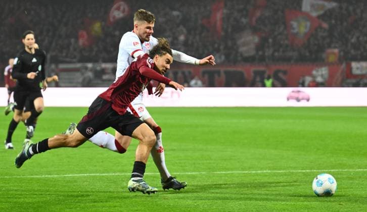 08 11 2024 Soccer Season 2024 2025 2 Soccer Bundesliga 12 Matchday 1 FC Nürnberg FCN Club 1 FC Kaiserslautern FCK Rote Roten Teufel Sportfoto Zink xwoxzix DFL regulations prohibit any use of photographs as image sequences and or quasi video only for editorial use Rafael Lubach 18, 1 FC Nürnberg FCN Jan Elvedi 33, 1 FC Kaiserslautern FCK
