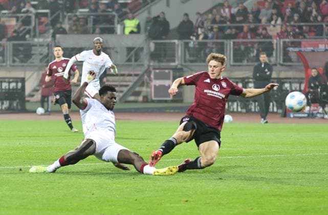08 11 2024 Soccer Season 2024 2025 2 Soccer Bundesliga 12 Matchday 1 FC Nürnberg FCN Club 1 FC Kaiserslautern FCK Rote Roten Teufel Sportfoto Zink DaMa xdaxmax DFL regulations prohibit any use of photographs as image sequences and or quasi video only for editorial use Ragnar Ache 9, 1 FC Kaiserslautern FCK mit Torschuss gg Finn Jeltsch 4, 1 FC Nürnberg FCN