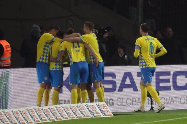 08 11 2024, xgox, Fußball 2 Bundesliga, Eintracht Braunschweig Hamburger SV emspor, v l Torjubel nach dem Tor zum celebrating the goal celebrate 2 0 durch Fabio di Michele Sanchez Eintracht Braunschweig DFL DFB REGULATIONS PROHIBIT ANY USE OF PHOTOGRAPHS as IMAGE SEQUENCES and or QUASI VIDEO Braunschweig