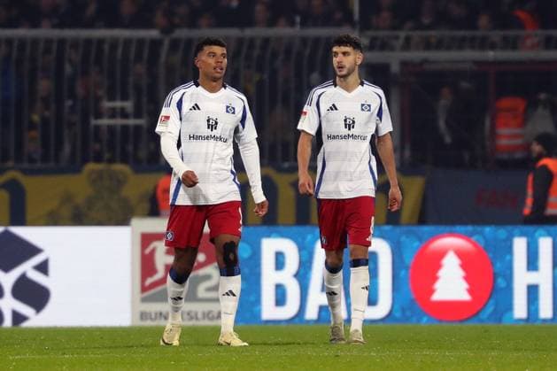 08 11 2024, xgox, Fußball 2 Bundesliga, Eintracht Braunschweig Hamburger SV emspor, v l Ransford Yeboah Königsdorffer Koenigsdoerfer Hamburger SV Daniel Elfadli Hamburger SV Entäuscht, traurig, frustiriert DFL DFB REGULATIONS PROHIBIT ANY USE OF PHOTOGRAPHS as IMAGE SEQUENCES and or QUASI VIDEO Braunschweig
