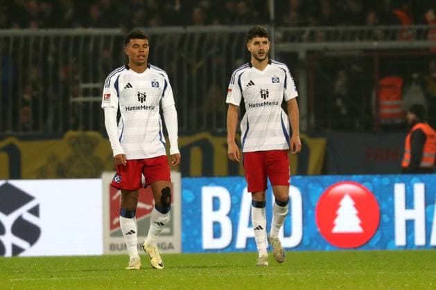 08 11 2024, xgox, Fußball 2 Bundesliga, Eintracht Braunschweig Hamburger SV emspor, v l Ransford Yeboah Königsdorffer Koenigsdoerfer Hamburger SV Daniel Elfadli Hamburger SV Entäuscht, traurig, frustiriert DFL DFB REGULATIONS PROHIBIT ANY USE OF PHOTOGRAPHS as IMAGE SEQUENCES and or QUASI VIDEO Braunschweig