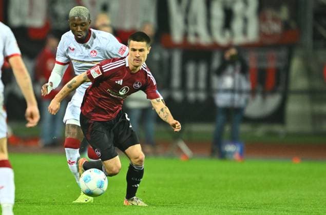 08 11 2024 Soccer Season 2024 2025 2 Soccer Bundesliga 12 Matchday 1 FC Nürnberg FCN Club 1 FC Kaiserslautern FCK Rote Roten Teufel Sportfoto Zink xwoxzix DFL regulations prohibit any use of photographs as image sequences and or quasi video only for editorial use Aaron Opoku 17, 1 FC Kaiserslautern FCK Oliver Villadsen 2, 1 FC Nürnberg FCN