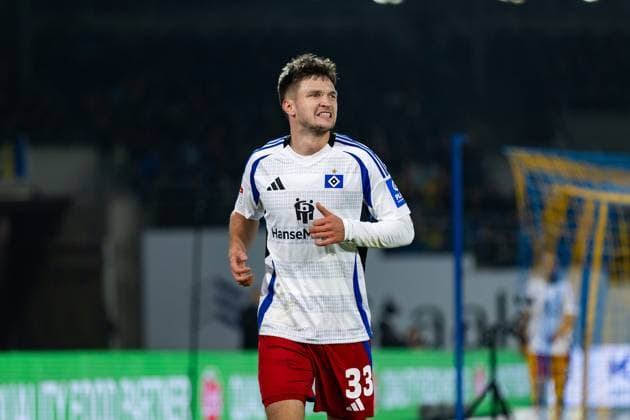 Soccer I Men I Season 2024 2025 I 2 Bundesliga I Matchday 12 I Eintracht Braunschweig Hamburger SV I 08 11 2024 Noah Katterbach 33, Hamburger SV in focus Braunschweig Eintracht Stadion Niedersachsen Germany Copyright: xLobecax xHenningxRohlfsx