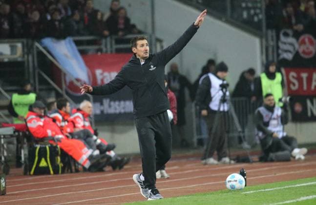 08 11 2024, xmohx, Fußball 2 Bundesliga, 1 FC Nuernberg 1 FC Kaiserslautern emspor, v l Trainer Miroslav Klose Nürnberg DFL DFB REGULATIONS PROHIBIT ANY USE OF PHOTOGRAPHS as IMAGE SEQUENCES and or QUASI VIDEO Nuernberg