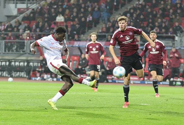 08 11 2024 Soccer Season 2024 2025 2 Soccer Bundesliga 12 Matchday 1 FC Nürnberg FCN Club 1 FC Kaiserslautern FCK Rote Roten Teufel Sportfoto Zink DaMa xdaxmax DFL regulations prohibit any use of photographs as image sequences and or quasi video only for editorial use Ragnar Ache 9, 1 FC Kaiserslautern FCK mit Torschuss gg Finn Jeltsch 4, 1 FC Nürnberg FCN