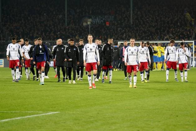 08 11 2024, xgox, Fußball 2 Bundesliga, Eintracht Braunschweig Hamburger SV emspor, v l Spieler vom HSV Entäuscht, traurig, frustiriert DFL DFB REGULATIONS PROHIBIT ANY USE OF PHOTOGRAPHS as IMAGE SEQUENCES and or QUASI VIDEO Braunschweig