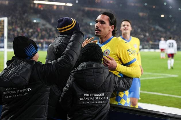 Goal celebration goal scorer Rayan Philippe Eintracht Braunschweig,9 scores to 3 0 2 Soccer Bundesliga season 2024 2025 Eintracht Braunschweig vs Hamburger SV at Eintracht Stadium in Braunschweig action,soccer,man,men,Germany,08 11 2024