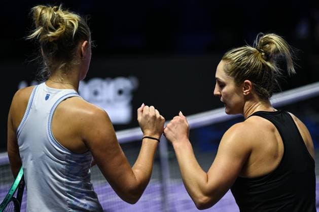 WTA, Tennis Damen Finals 2024 - Day 7 RIYADH, SAUDI ARABIA - NOVEMBER 08: Gabriela Dabrowski (R) of Canada and Erin Routliffe (L) of New Zealand during their semi-final match against Nicole Melichar-Martinez of USA and Ellen Perez of Australia, on Day 7 of the 2024 WTA Finals, part of the Hologic WTA Tour, held at King Saud University Indoor Arena on November 08, 2024, in Riyadh, Saudi Arabia. Riyadh Saudi Arabia  Copyright: xArturxWidakx originalFilename:widak-wtafinal241108_npnoE.jpg