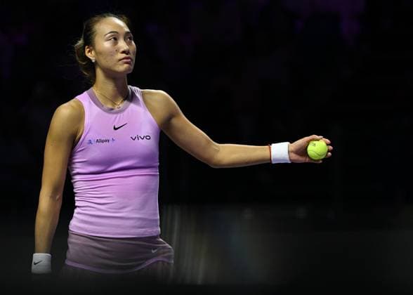 WTA, Tennis Damen Finals 2024 - Day 7 RIYADH, SAUDI ARABIA - NOVEMBER 08: Qinwen Zheng of China during her semi-final match against Barbora Krejcikova of Czech Republic, on Day 7 of the 2024 WTA Finals, part of the Hologic WTA Tour, held at King Saud University Indoor Arena on November 08, 2024, in Riyadh, Saudi Arabia. Riyadh Saudi Arabia  Copyright: xArturxWidakx originalFilename:widak-wtafinal241108_npaEl.jpg