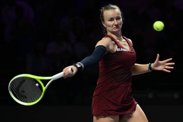 WTA, Tennis Damen Finals 2024 - Day 7 RIYADH, SAUDI ARABIA - NOVEMBER 08: Barbora Krejcikova of Czech Republic during her semi-final match against Qinwen Zheng of China, on Day 7 of the 2024 WTA Finals, part of the Hologic WTA Tour, held at King Saud University Indoor Arena on November 08, 2024, in Riyadh, Saudi Arabia. Riyadh Saudi Arabia  Copyright: xArturxWidakx originalFilename:widak-wtafinal241108_npleP.jpg