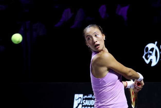 (241109) -- RIYADH, Nov. 9, 2024 -- Zheng Qinwen of China hits a return during the semifinal match against Barbora Krejcikova of the Czech Republic at WTA, Tennis Damen Finals tennis tournament in Riyadh, Saudi Arabia, Nov. 8, 2024. ) (SP)SAUDI ARABIA-RIYADH-TENNIS-WTA FINALS-SEMIFINAL WangxHaizhou 