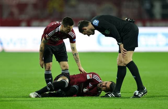 08 11 2024 Soccer Season 2024 2025 2 Soccer Bundesliga 12 Matchday 1 FC Nürnberg FCN Club 1 FC Kaiserslautern FCK Rote Roten Teufel Sportfoto Zink DaMa xdaxmax DFL regulations prohibit any use of photographs as image sequences and or quasi video only for editorial use Mahir Emreli 30, 1 FC Nürnberg FCN lies injured on the ground with pain injury