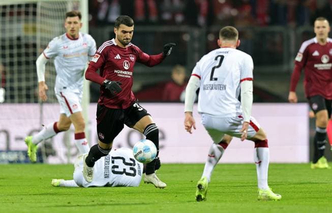 08 11 2024 Soccer Season 2024 2025 2 Soccer Bundesliga 12 Matchday 1 FC Nürnberg FCN Club 1 FC Kaiserslautern FCK Red Red Devils Sportfoto Zink DaMa xdaxmax DFL regulations prohibit any use of photographs as image sequences and or quasi video only for editorial use Afeez Aremu 23, 1 FC Kaiserslautern FCK Mahir Emreli 30, 1 FC Nürnberg FCN Boris Tomiak 2, 1 FC Kaiserslautern FCK