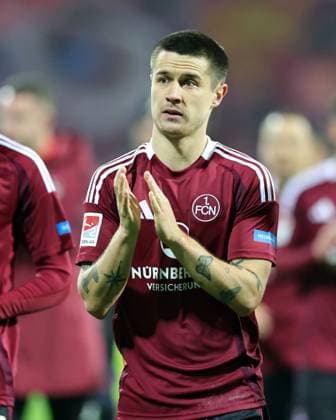 08 11 2024 Soccer season 2024 2025 2 Soccer Bundesliga 12 Matchday 1 FC Nürnberg FCN Club 1 FC Kaiserslautern FCK Rote Roten Teufel Sportfoto Zink DaMa xdaxmax DFL regulations prohibit any use of photographs as image sequences and or quasi video only for editorial use Oliver Villadsen 2, 1 FC Nürnberg FCN applauds clapping his hands