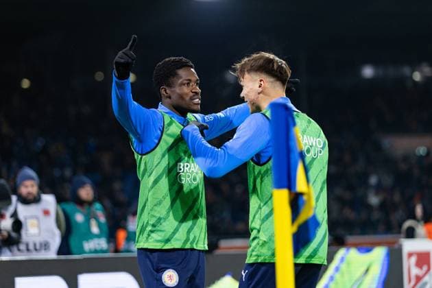 Soccer I Men I Season 2024 2025 I 2 Bundesliga I Matchday 12 I Eintracht Braunschweig Hamburger SV I 08 11 2024 Christian Conteh 32, Eintracht Braunschweig and Max Marie 15, Eintracht Braunschweig celebrate the goal Braunschweig Eintracht Stadion Niedersachsen Germany Copyright: xLobecax xHenningxRohlfsx