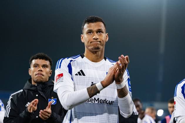 Soccer I Men I Season 2024 2025 I 2 Bundesliga I Matchday 12 I Eintracht Braunschweig Hamburger SV I 08 11 2024 Davie Selke 27, Hamburger SV thanks the fans Braunschweig Eintracht Stadion Niedersachsen Germany Copyright: xLobecax xHenningxRohlfsx