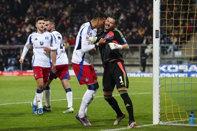 Goalkeeper Daniel Heuer Fernandes Hamburger SV,1 and Davie Selke Hamburger SV,27 after the held penalty by Johan Gomez Eintracht Braunschweig,44 2 Soccer Bundesliga Season 2024 2025 Eintracht Braunschweig vs Hamburger SV at Eintracht Stadium in Braunschweig Action,Soccer,Man,Men,Germany,08 11 2024