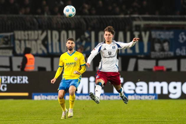 Otto Emerson Stange Hamburger SV,49 vs Sidney Raebiger Eintracht Braunschweig,37 2 Soccer Bundesliga Season 2024 2025 Eintracht Braunschweig vs Hamburger SV at Eintracht Stadium in Braunschweig Action,Soccer,Man,Men,Germany,08 11 2024