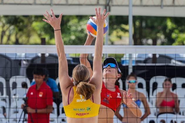 (241109) -- LAGUNA PROVINCE, Nov. 9, 2024 -- Maruyama Saki (R) of Japan competes against Jasmine Fleming of Australia during the women s quarterfinal between Shiba Asami Maruyama Saki of Japan and Jasmine Fleming Elizabeth Alchin of Australia at the Asian Volleyball Confederation (AVC) 2024 Asian Senior Beach volleyball, Beachvolleyball Championships in Laguna Province, the Philippines on Nov. 9, 2024. ) (SP)PHILIPPINES-LAGUNA PROVINCE-AVC 2024 ASIAN SENIOR BEACH VOLLEYBALL CHAMPIONSHIPS RouellexUmali 