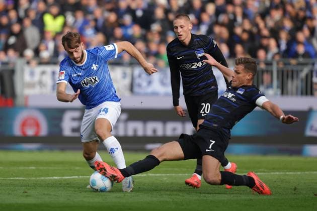 2024 11 09 xJFAx 2 Bundesliga SV Darmstadt 98 Hertha BSC v l , Kilian Julian Corredor SV Darmstadt 98 , Florian Niederlechner Hertha BSC , Zweikampf, Action, Aktion, Battles for the Ball DFL DFB REGULATIONS PROHIBIT ANY USE OF PHOTOGRAPHS as IMAGE SEQUENCES and or QUASI VIDEO Copyright: JoaquimxFerreira