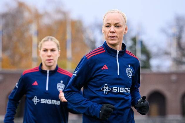 241109 Rosengards Caroline Seger before the football match in Damallsvenskan between Djurgarden and Rosengard on November 9, 2024 in Stockholm  Copyright: JONATHANxNÄCKSTRAND BB241109JN001