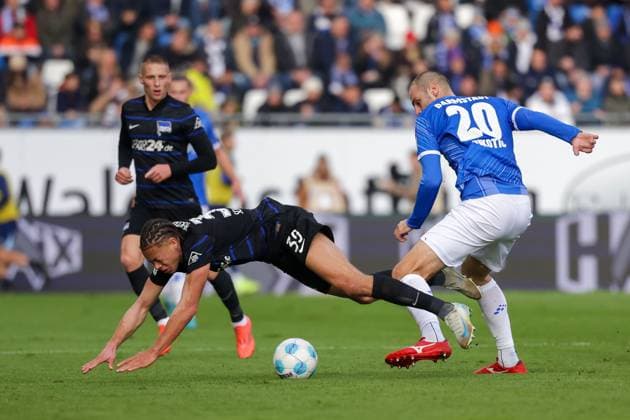 2024 11 09 xJFAx 2 Bundesliga SV Darmstadt 98 Hertha BSC v l , Derry Lionel Scherhant Hertha BSC , Aleksander Vukovic SV Darmstadt 98 , Zweikampf, Action, Aktion, Battles for the Ball DFL DFB REGULATIONS PROHIBIT ANY USE OF PHOTOGRAPHS as IMAGE SEQUENCES and or QUASI VIDEO Copyright: JoaquimxFerreira