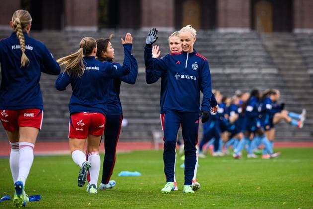 241109 Rosengards Caroline Seger during the football match in Damallsvenskan between Djurgarden and Rosengard on November 9, 2024 in Stockholm  Copyright: JONATHANxNÄCKSTRAND BB241109JN004