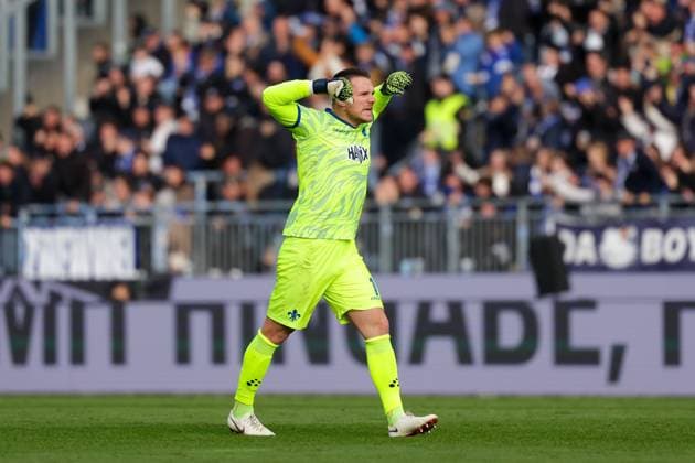 2024 11 09 xJFAx 2 Bundesliga SV Darmstadt 98 Hertha BSC v l , Goalkeeper, Goalkeeper Marcel Schuhen SV Darmstadt 98 Torjubel, Goal celebration, celebrate the goal DFL DFB REGULATIONS PROHIBIT ANY USE OF PHOTOGRAPHS as IMAGE SEQUENCES and or QUASI VIDEO Copyright: JoaquimxFerreira