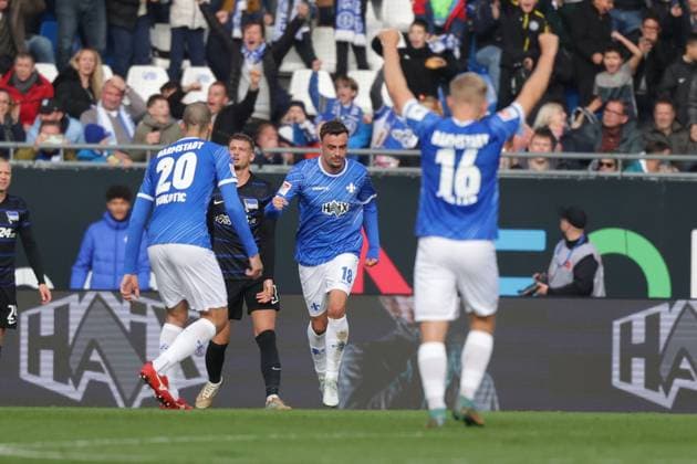 2024 11 09 xJFAx 2 Bundesliga SV Darmstadt 98 Hertha BSC v l , Philipp Förster SV Darmstadt 98 Torjubel, Goal celebration, celebrate the goal zum 1 1 DFL DFB REGULATIONS PROHIBIT ANY USE OF PHOTOGRAPHS as IMAGE SEQUENCES and or QUASI VIDEO Copyright: JoaquimxFerreira