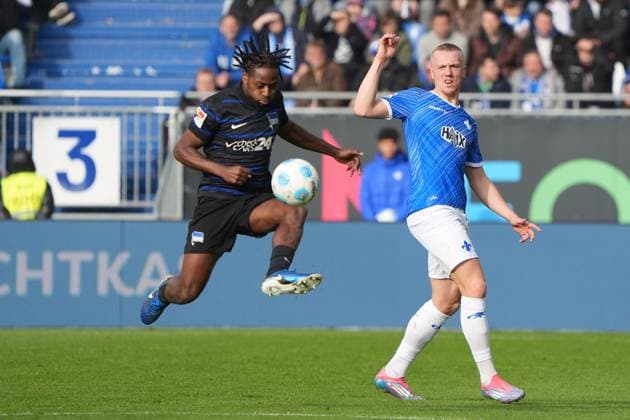 Derry Scherhant Hertha BSC Berlin, 39 vs Isac Lidberg SV Darmstadt 98, 07 09 11 2024 2 Bundesliga, Season 24 25 SV Darmstadt 98 vs Hertha BSC Berlin, Stadion am Boellenfalltor, emonline, emspor,