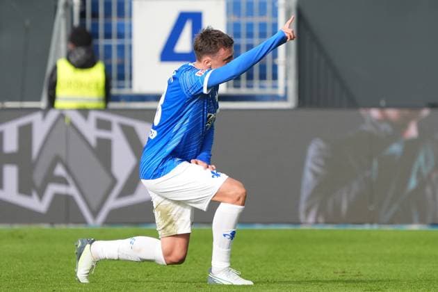 celebrate the goal, goal celebration for 1 1 Philipp Förster SV Darmstadt 98, 18 09 11 2024 2 Bundesliga, season 24 25 SV Darmstadt 98 vs Hertha BSC Berlin, Stadion am Boellenfalltor, emonline, emspor,