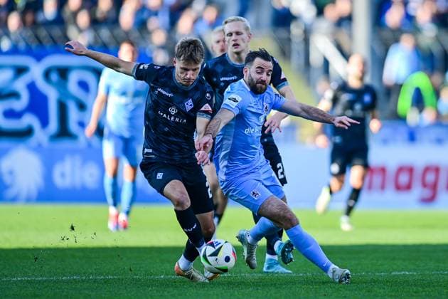 from left Sascha Voelcke SVWM, 2 Morris Schröter TSV 1860, 17 in duel, duel, tackle, dynamic, action, action, behind Julian Rieckmann SVWM, 21 , 09 11 2024, Munich Germany , Football, 3 Liga, TSV 1860 München SV Waldhof Mannheim, DFB DFL REGULATIONS PROHIBIT ANY USE OF PHOTOGRAPHS AS IMAGE SEQUENCES AND OR QUASI VIDEO xslx