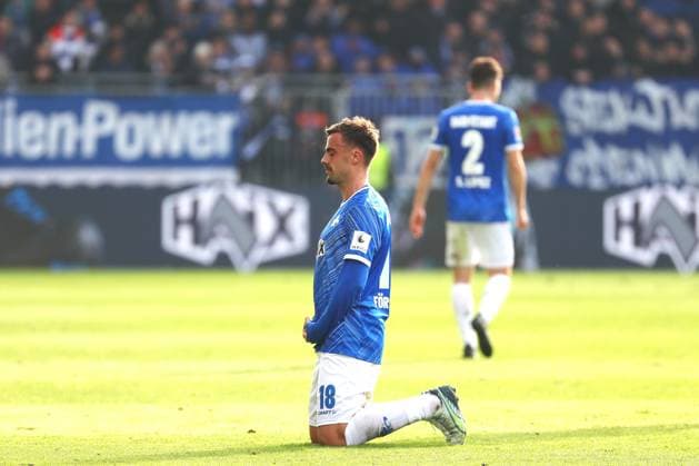 09 11 2024, xtvx, Fußball 2 Bundesliga, SV Darmstadt 98 Hertha BSC Berlin emspor, v l Goal scored, Tor zum 1 1 Philipp Foerster SV Darmstadt 98 Philipp Foerster SV Darmstadt 98 Torjubel, Goal celebration, celebrate the goal, celebrates scoring Philipp Foerster SV Darmstadt 98 DFL DFB REGULATIONS PROHIBIT ANY USE OF PHOTOGRAPHS as IMAGE SEQUENCES and or QUASI VIDEO Darmstadt