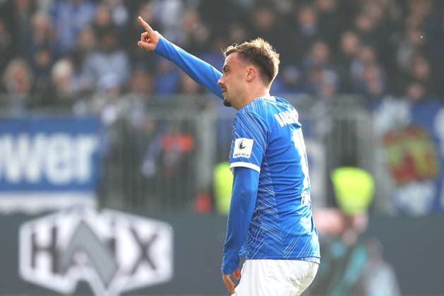 09 11 2024, xtvx, Fußball 2 Bundesliga, SV Darmstadt 98 Hertha BSC Berlin emspor, v l Goal scored, Tor zum 1 1 Philipp Foerster SV Darmstadt 98 Philipp Foerster SV Darmstadt 98 Torjubel, Goal celebration, celebrate the goal, celebrates scoring Philipp Foerster SV Darmstadt 98 DFL DFB REGULATIONS PROHIBIT ANY USE OF PHOTOGRAPHS as IMAGE SEQUENCES and or QUASI VIDEO Darmstadt