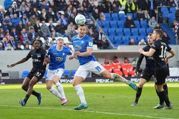 Header chance Fynn Lakenmacher SV Darmstadt 98, 19 09 11 2024 2 Bundesliga, Season 24 25 SV Darmstadt 98 vs Hertha BSC Berlin, Stadion am Boellenfalltor, emonline, emspor,