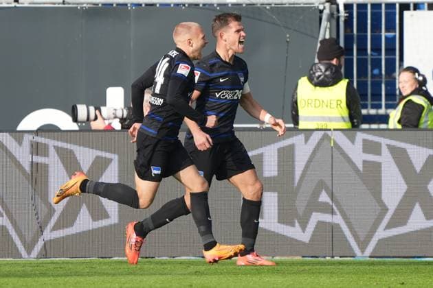 Jon Dagur Thorsteinsson Hertha BSC Berlin, 24 and Florian Niederlechner Hertha BSC Berlin, 7 cheer, but the VAR does not recognize the goal 09 11 2024 2 Bundesliga, Season 24 25 SV Darmstadt 98 vs Hertha BSC Berlin, Stadion am Boellenfalltor, emonline, emspor,