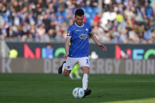 2024 11 09 xJFAx 2 Bundesliga SV Darmstadt 98 Hertha BSC v l , Sergio Lopez SV Darmstadt 98 on the ball, cropped image, single image, full body, action, action scene DFL DFB REGULATIONS PROHIBIT ANY USE OF PHOTOGRAPHS as IMAGE SEQUENCES and or QUASI VIDEO Copyright: JoaquimxFerreira