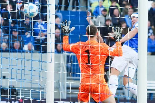 Isac Lidberg SV Darmstadt 98, 07 scores a headed goal with a turban due to a cut on his head to make it 2 1 09 11 2024 2 Bundesliga, season 24 25 SV Darmstadt 98 vs Hertha BSC Berlin, Stadion am Boellenfalltor, emonline, emspor,