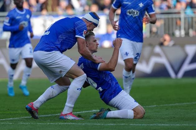 2024 11 09 xJFAx 2 Bundesliga SV Darmstadt 98 Hertha BSC v l , Isac Alexi Sivert Lidberg SV Darmstadt 98 , Andreas Müller SV Darmstadt 98 Torjubel, Goal celebration, celebrate the goal zum 3 1 DFL DFB REGULATIONS PROHIBIT ANY USE OF PHOTOGRAPHS as IMAGE SEQUENCES and or QUASI VIDEO Copyright: JoaquimxFerreira