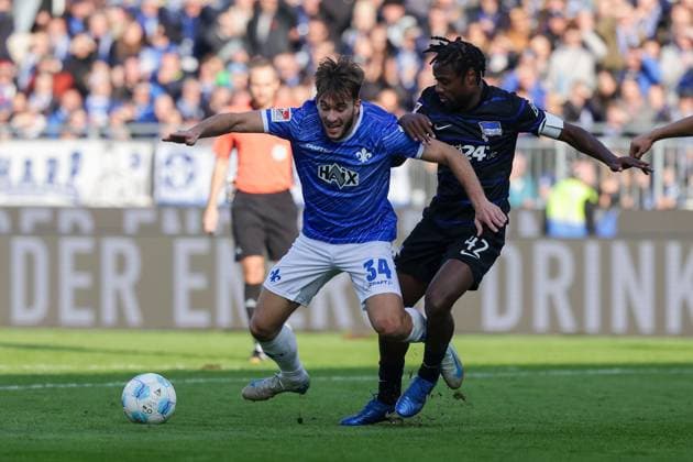 2024 11 09 xJFAx 2 Bundesliga SV Darmstadt 98 Hertha BSC v l , Kilian Julian Corredor SV Darmstadt 98 , Deyovaisio Rvan Zeefuik Hertha BSC , Zweikampf, Action, Aktion, Battles for the Ball im Strafraum DFL DFB REGULATIONS PROHIBIT ANY USE OF PHOTOGRAPHS as IMAGE SEQUENCES and or QUASI VIDEO Copyright: JoaquimxFerreira