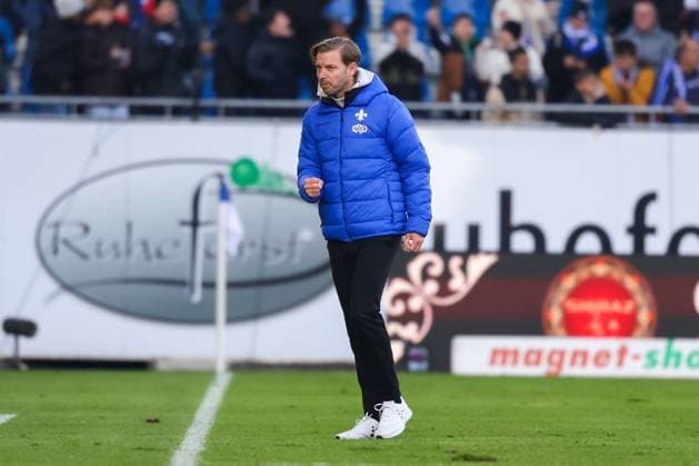 2024 11 09 xJFAx 2 Bundesliga SV Darmstadt 98 Hertha BSC v l , head coach, coach Florian Kohfeldt SV Darmstadt 98 cheers after the end of the match DFL DFB REGULATIONS PROHIBIT ANY USE OF PHOTOGRAPHS as IMAGE SEQUENCES and or QUASI VIDEO Copyright: JoaquimxFerreira