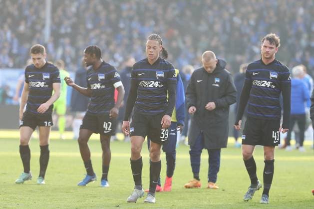 09 11 2024, xtvx, Fussball 2 Bundesliga, SV Darmstadt 98 Hertha BSC Berlin emspor, v l Derry Scherhant Hertha BSC Berlin Pascal Klemens Hertha BSC Berlin enttaeuscht, enttaeuscht Blickend, dissapointed nach dem Spiel, after the match DFL DFB REGULATIONS PROHIBIT ANY USE OF PHOTOGRAPHS as IMAGE SEQUENCES and or QUASI VIDEO Darmstadt