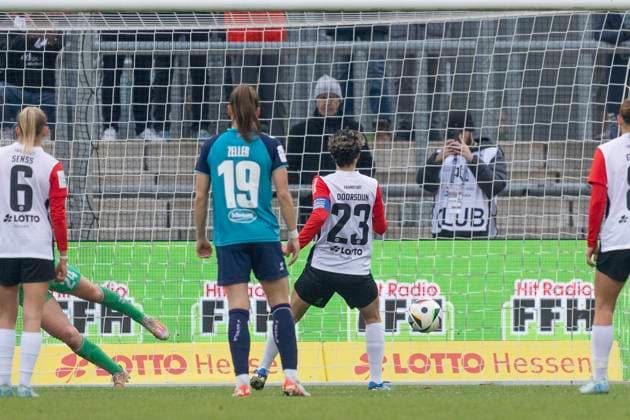 Google Pixel Frauen Bundesliga Eintracht Frankfurt 1 FC Köln, 09 11 2024 Sara Doorsoun Eintracht Frankfurt 23 scored the goal to make it 6 0 from the penalty spot, Eintracht Frankfurt 1 FC Köln, Frankfurt, Stadion am Brentanobad, 9 11 2024 Copyright: xBEAUTIFULxSPORTS Gawlikx