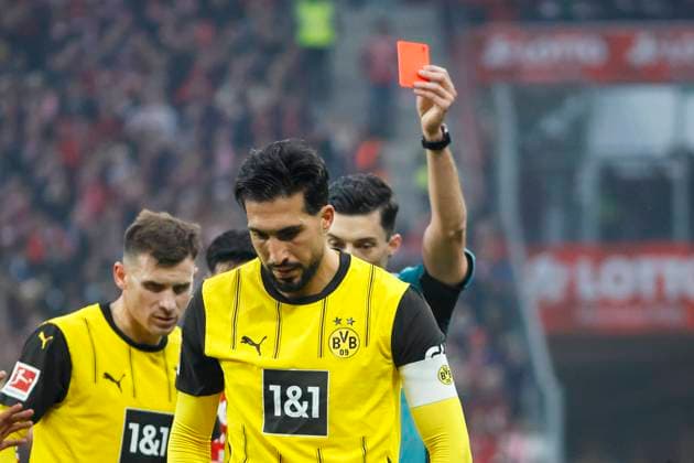 Bilder des Jahres 2024, Sport 11 November Sport Themen der Woche KW45 Sport Bilder des Tages Emre Can (BVB Dortmund, 23) bekommt die rote Karte von Schiedsrichter Florian BadstuÌˆbner , Fussball, 1. Bundesliga, 10.Spieltag, 2024 2025, 1.FSV Mainz vs. Borussia Dortmund, 09.11.2024, Mewa Arena, Mainz, Deutschland DFL REGULATIONS PROHIBIT ANY USE OF PHOTOGRAPHS AS IMAGE SEQUENCES AND OR QUASI-VIDEO. Mainz Mewa Arena Rheinland-Pfalz Deutschland *** Emre Can BVB Dortmund, 23 gets the red card from referee Florian Badstuˆbner , Football, 1 Bundesliga, Matchday 10, 2024 2025, 1 FSV Mainz vs Borussia Dortmund, 09 11 2024, Mewa Arena, Mainz, Germany DFL REGULATIONS PROHIBIT ANY USE OF PHOTOGRAPHS AS IMAGE SEQUENCES AND OR QUASI VIDEO Mainz Mewa Arena Rheinland Pfalz Germany Copyright: xGrantxHubbsx